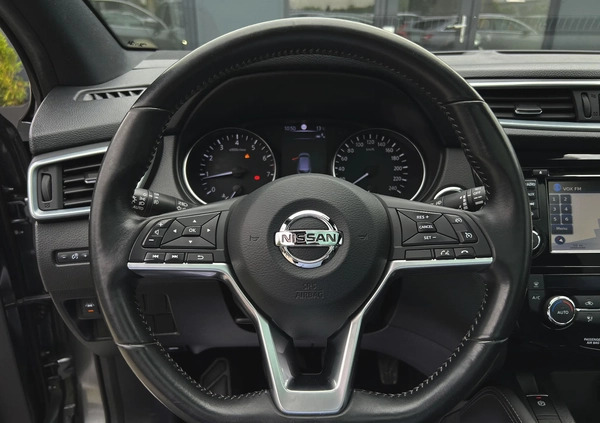 Nissan Qashqai cena 73900 przebieg: 106000, rok produkcji 2018 z Woźniki małe 742